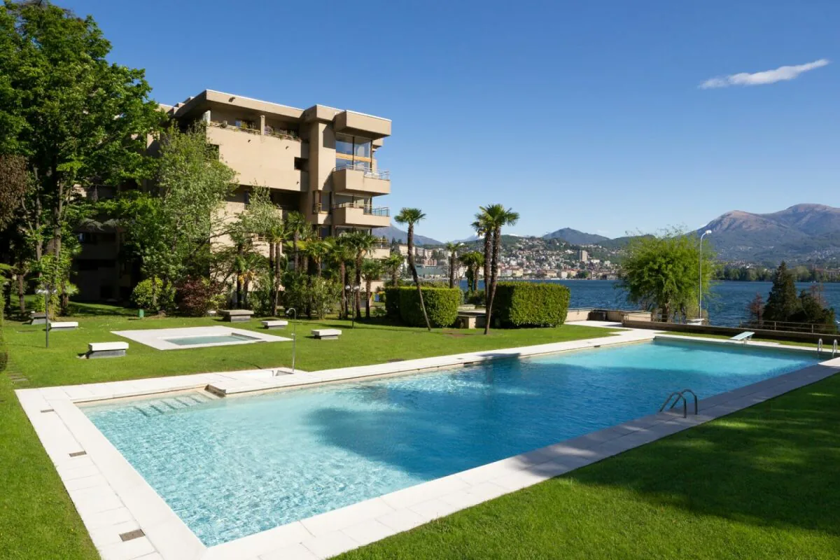 Bright and spacious 3 1/2-room apartment of 157 sqm