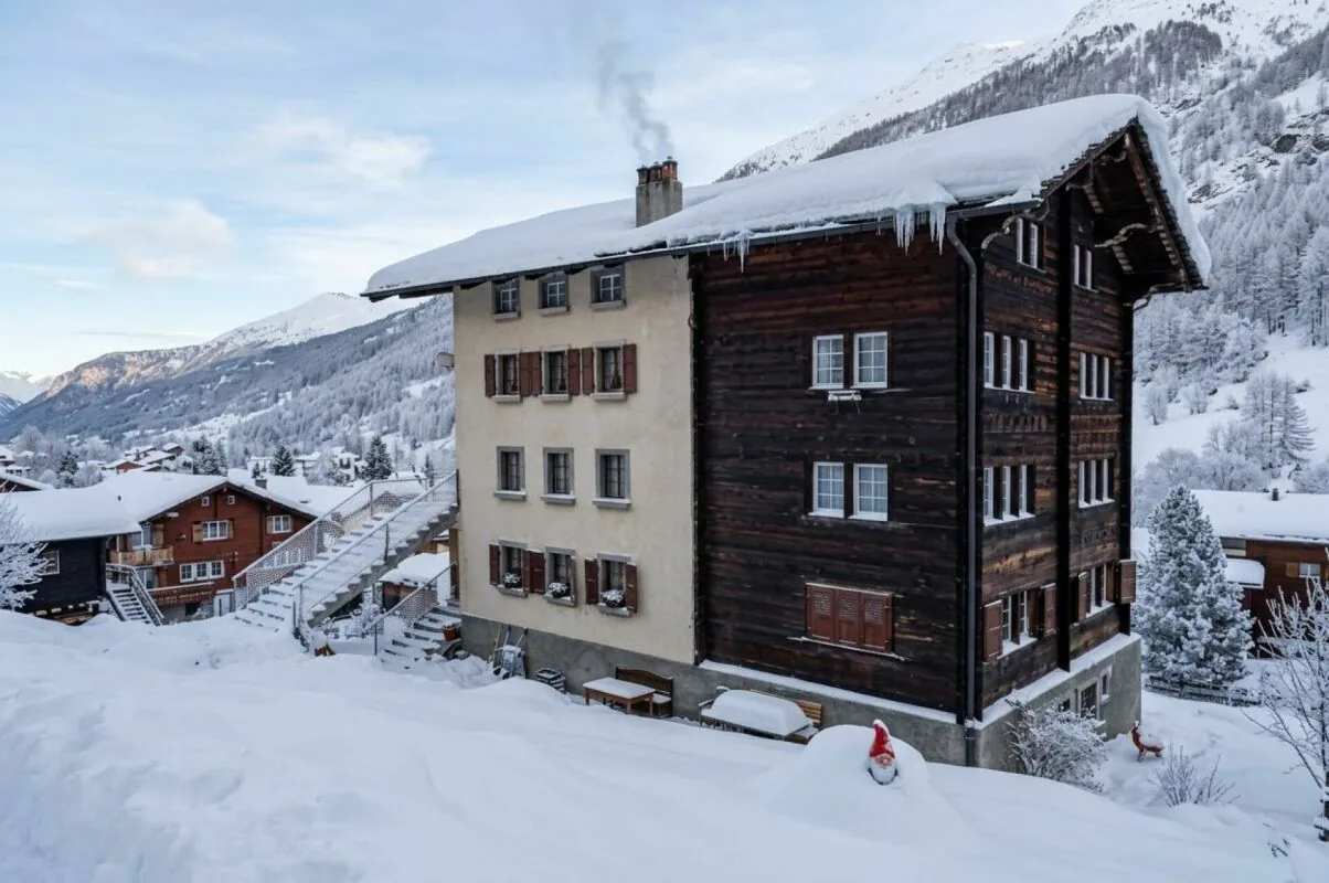Appartamento in una casa vallesana originale in uno degli antichi villaggi della valle di Saas.