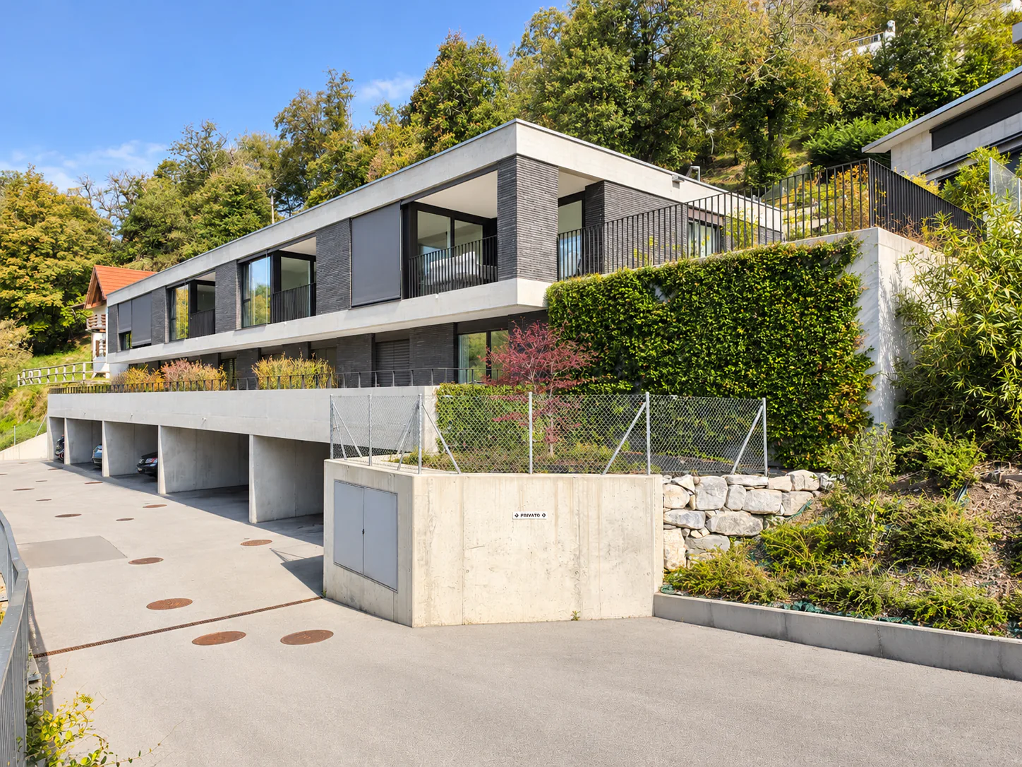Breggia Sagno: Splendida casa unifamiliare contigua di recente edificazione con vista dominante
