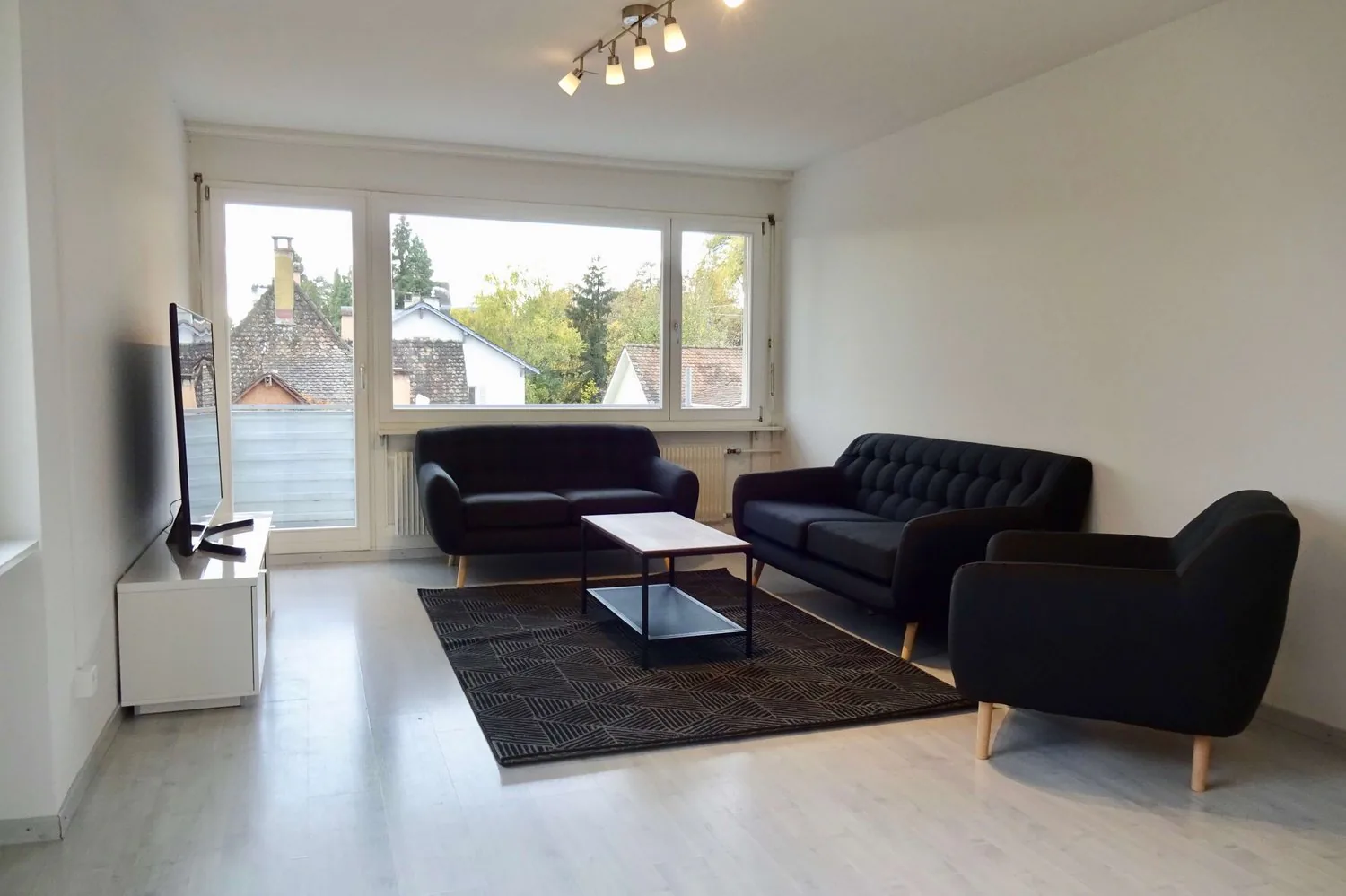 Furnished Single Room with Balcony in a Flat Share – Neuhausen am Rheinfall