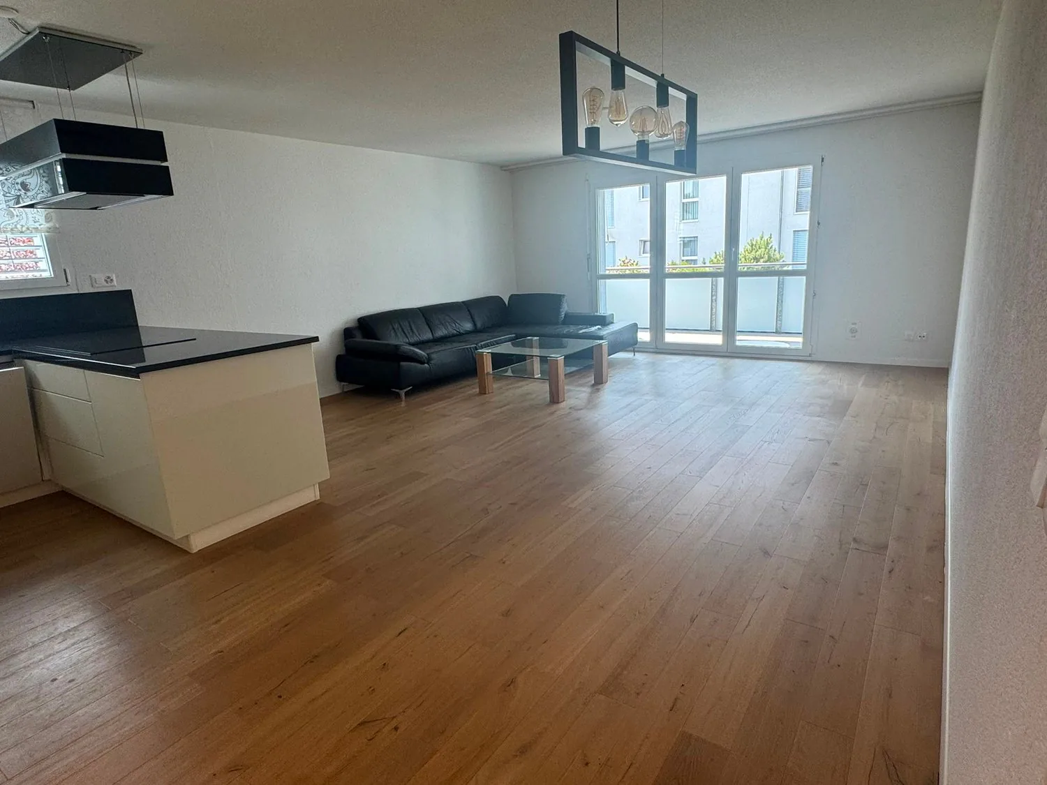 Appartamento moderno 4.5 locali con stanza per hobby e ampio balcone