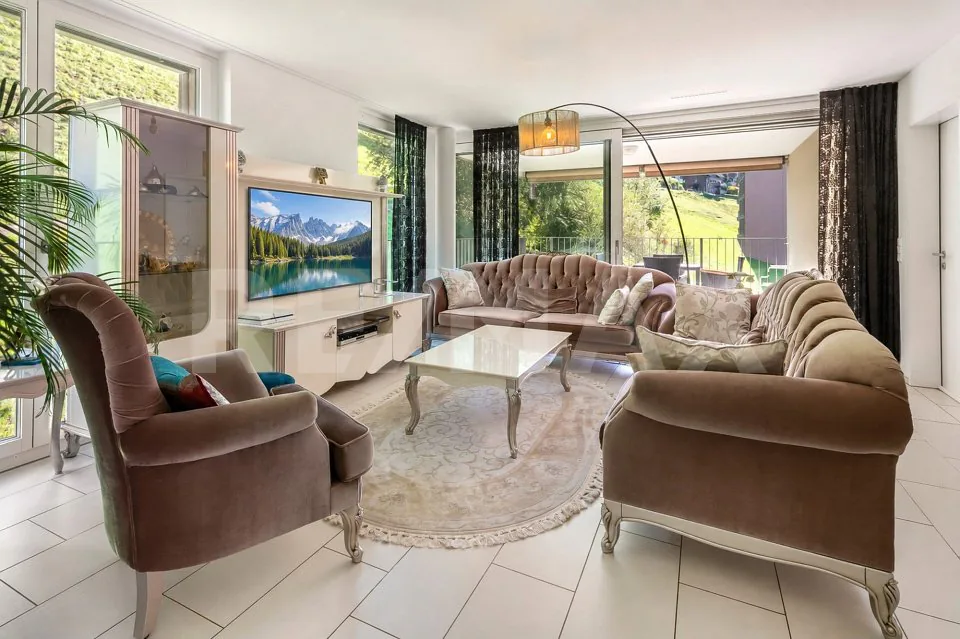 Spacious living comfort, modern 5½-room family apartment in a green area