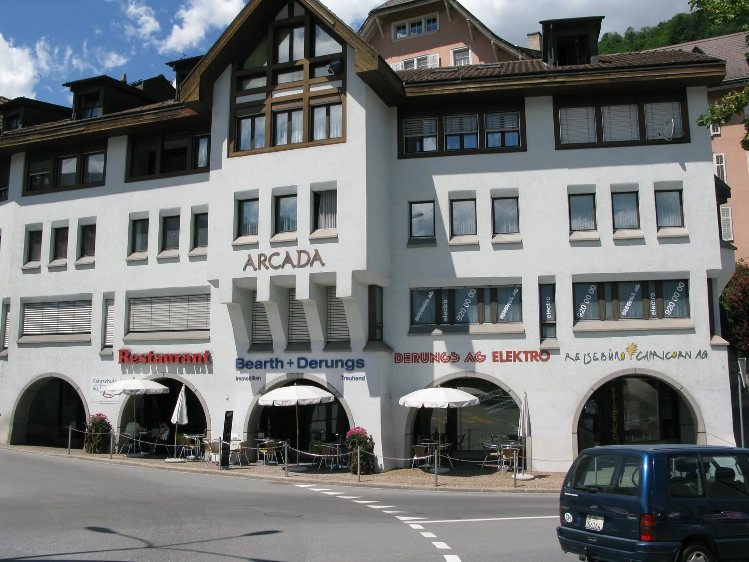 Bright 3-room apartment with balcony in the center of Ilanz