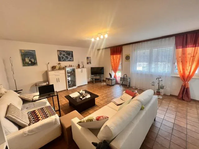 Appartement traversant avec balcons en viager à Gland