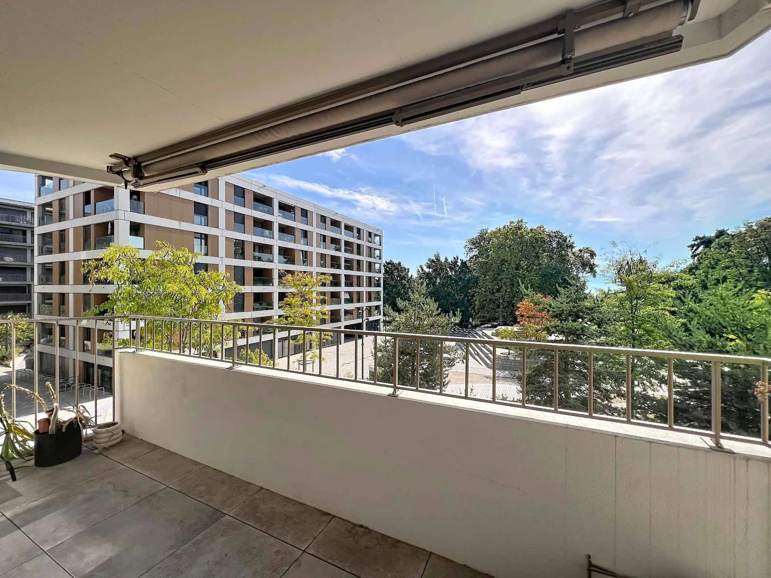 Spacious 4.5-room apartment in a pleasant neighborhood