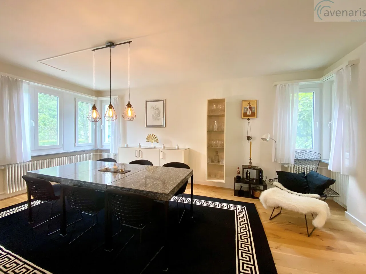 Maison mitoyenne moderne et spacieuse dans un lieu calme