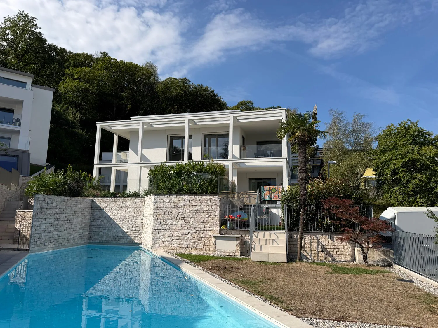 Modernes Apartment 2.5 Zimmer mit Garten und Pool in Breganzona