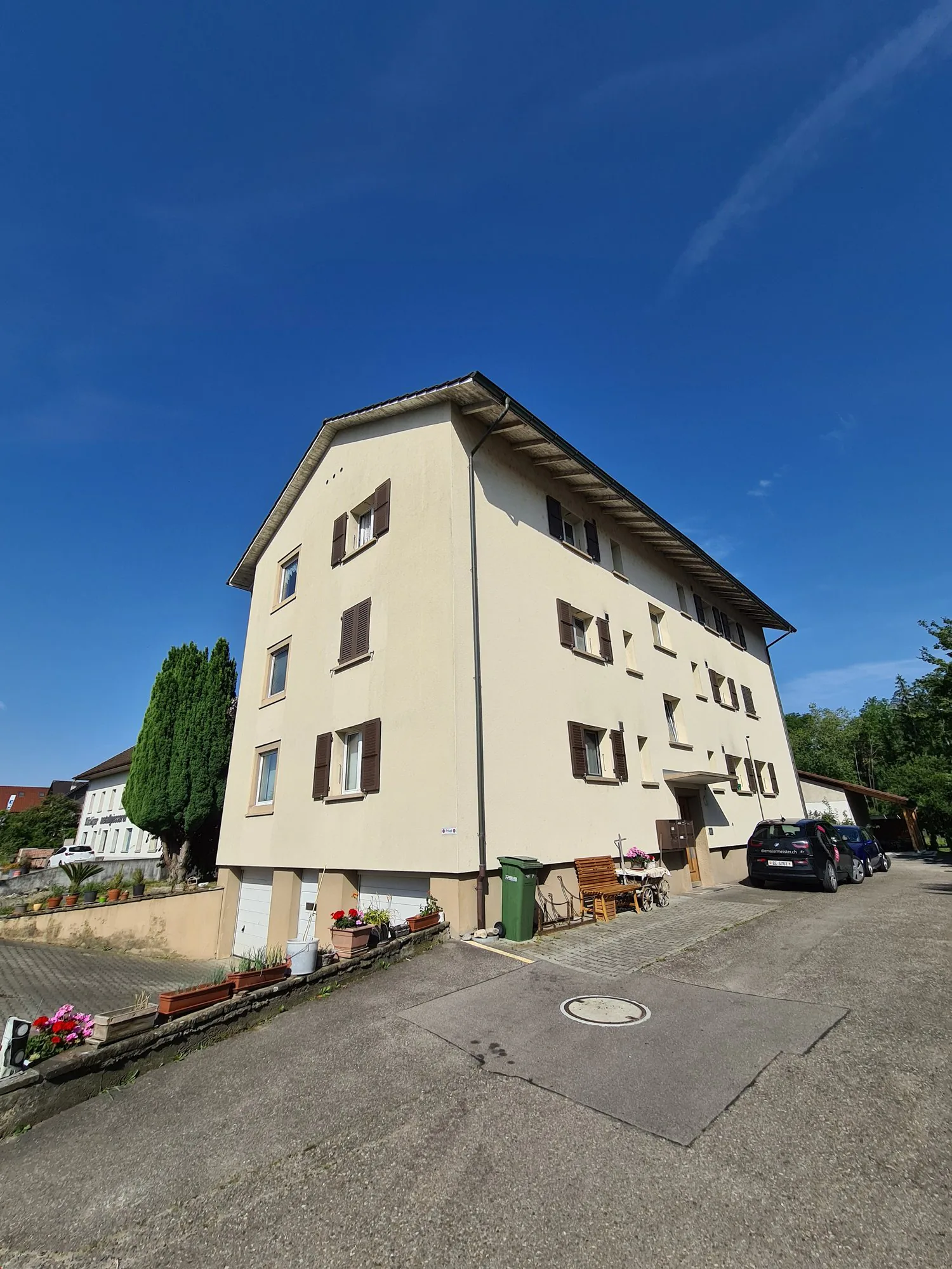 Appartamento soleggiato di 4 locali con balcone a Dotzigen