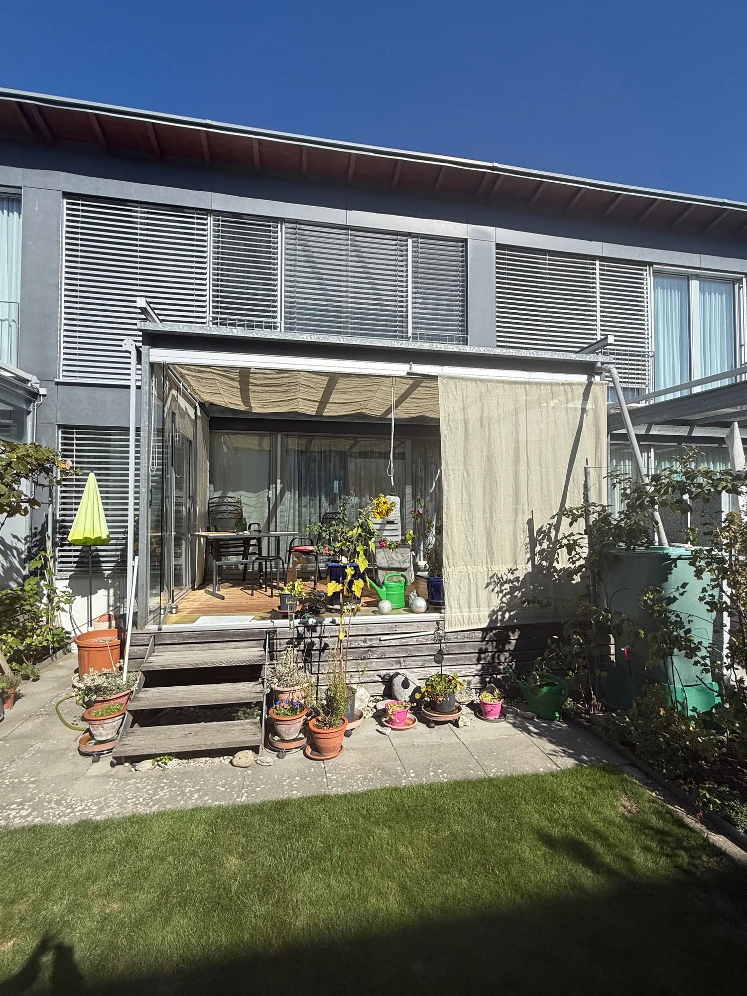 Maison de rang de 5,5 pièces à Niederscherli – ensoleillée + conviviale pour les enfants