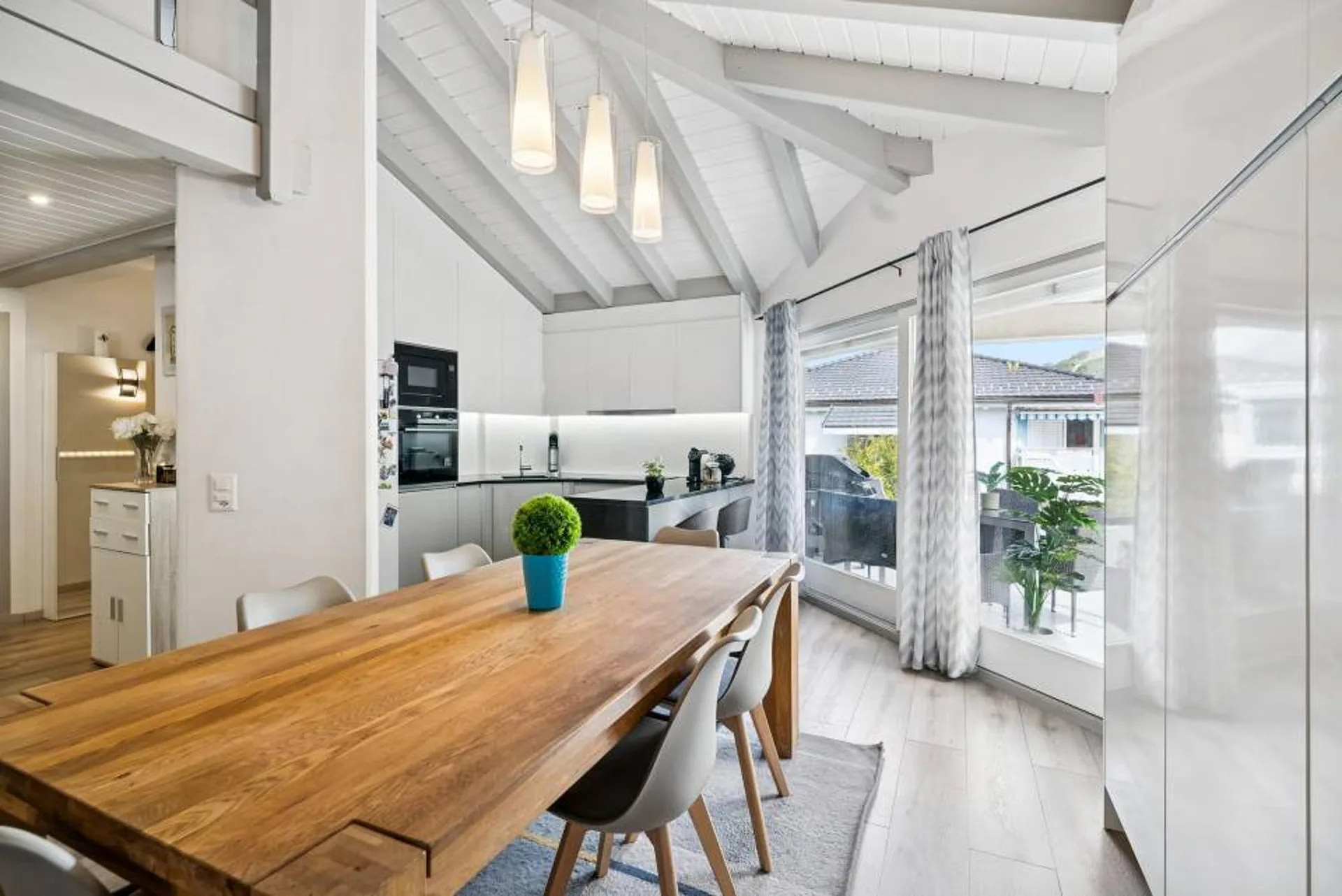 Delizioso appartamento di 4.5 locali con soppalco e giardino privato