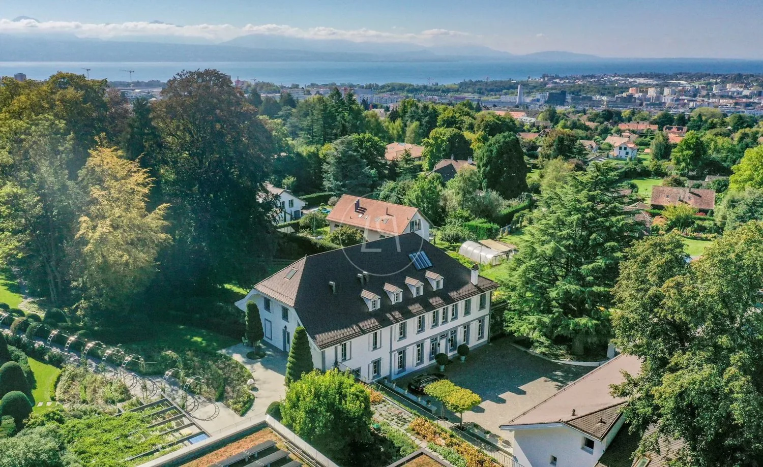 Prächtiges 19. Jahrhundert Anwesen vor den Toren von Lausanne