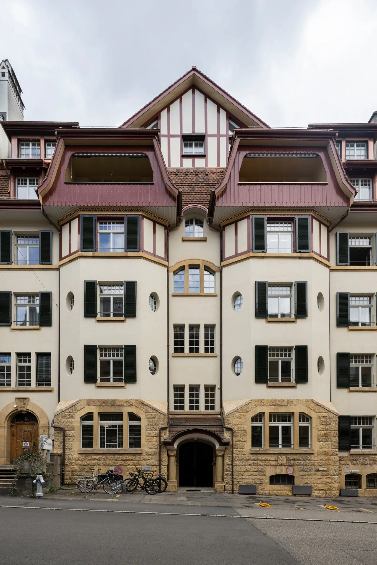 Helles 5-Zimmer-Büro im Altbau an der Gutenbergstrasse, Bern