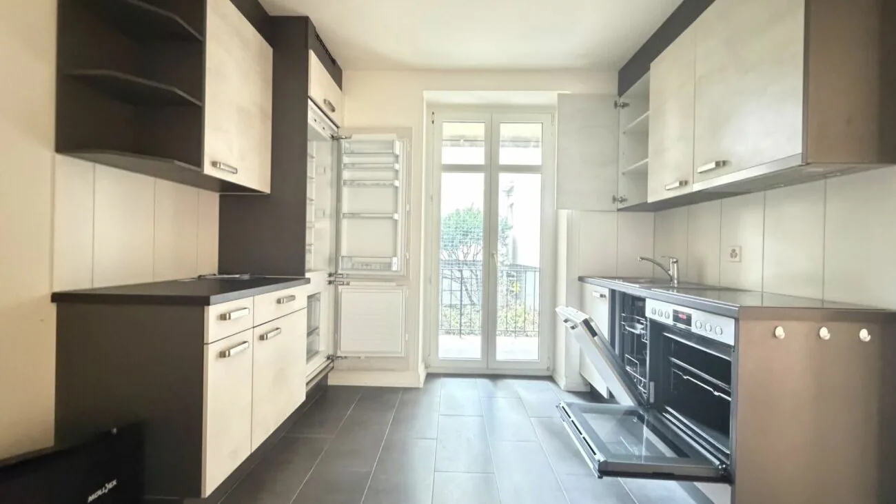 Simple 2.5-room apartment with balcony and basement compartment