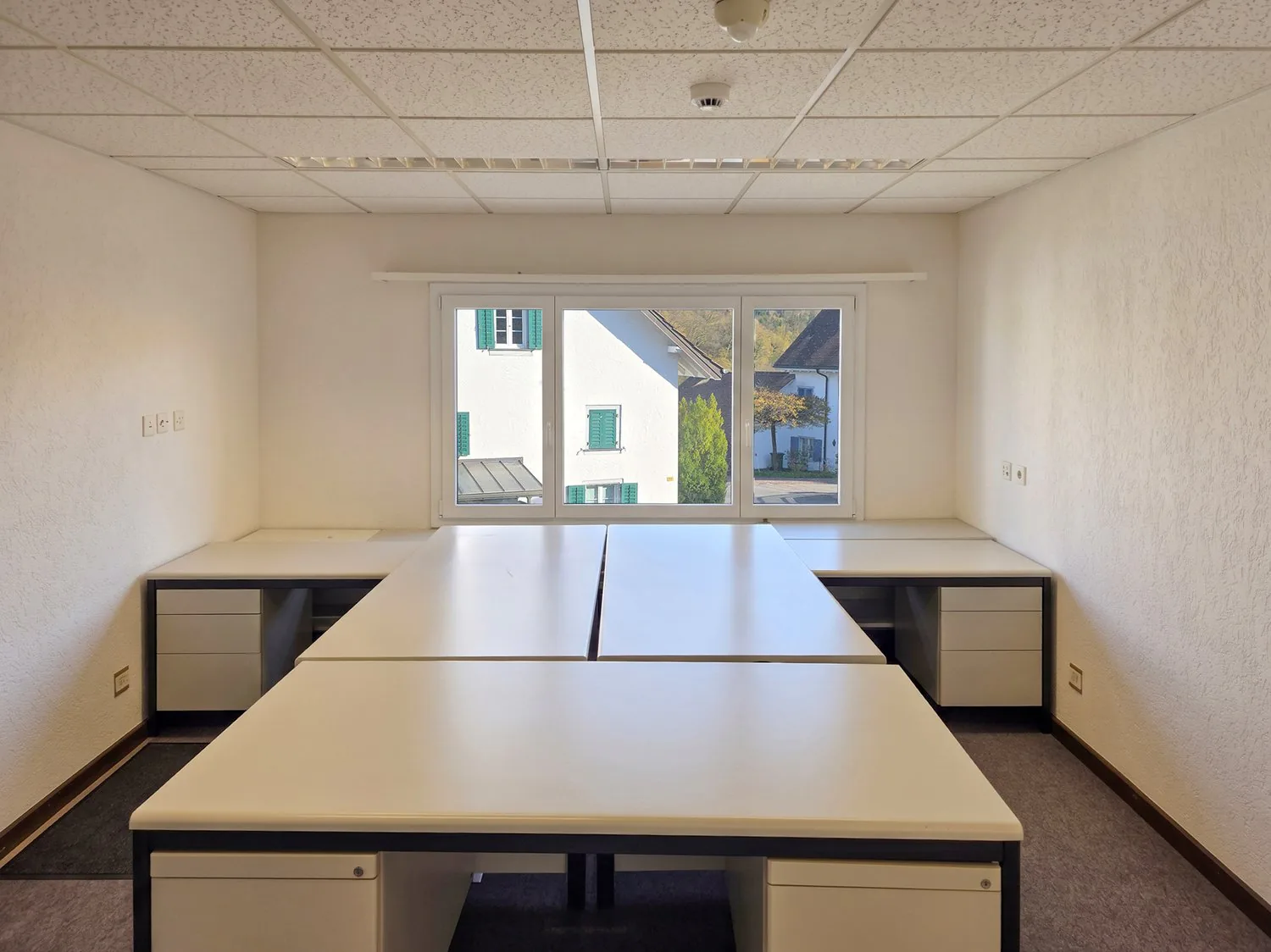 Spazi aziendali convenienti nella zona del villaggio di Bergdietikon – disponibili immediatamente