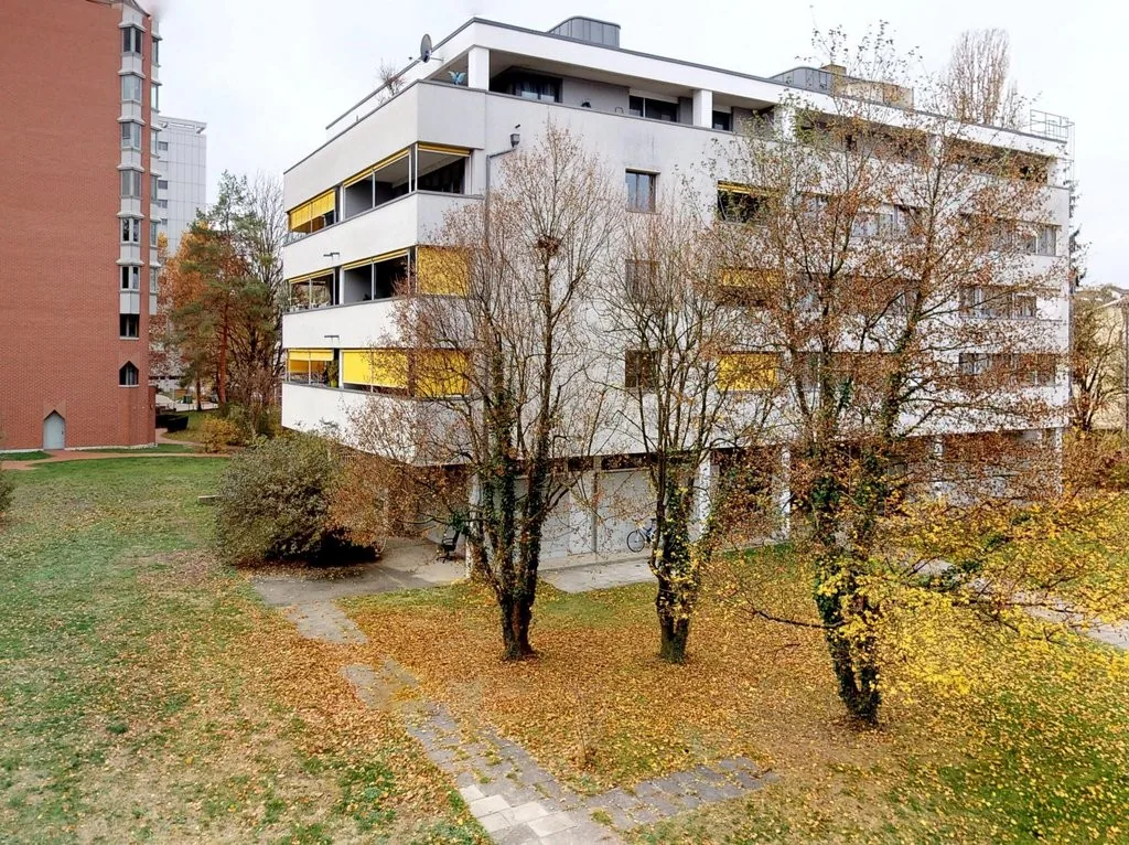 Quiet living, central location.