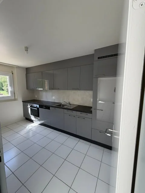 Appartement 4.5 pièces rénové avec balcon à CRESSIER