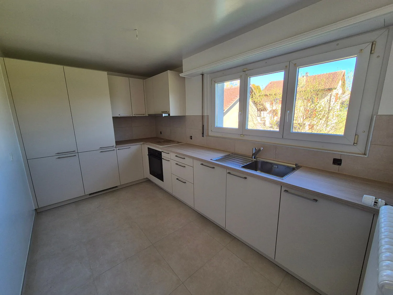 New 4-room apartment with balcony in Bercher