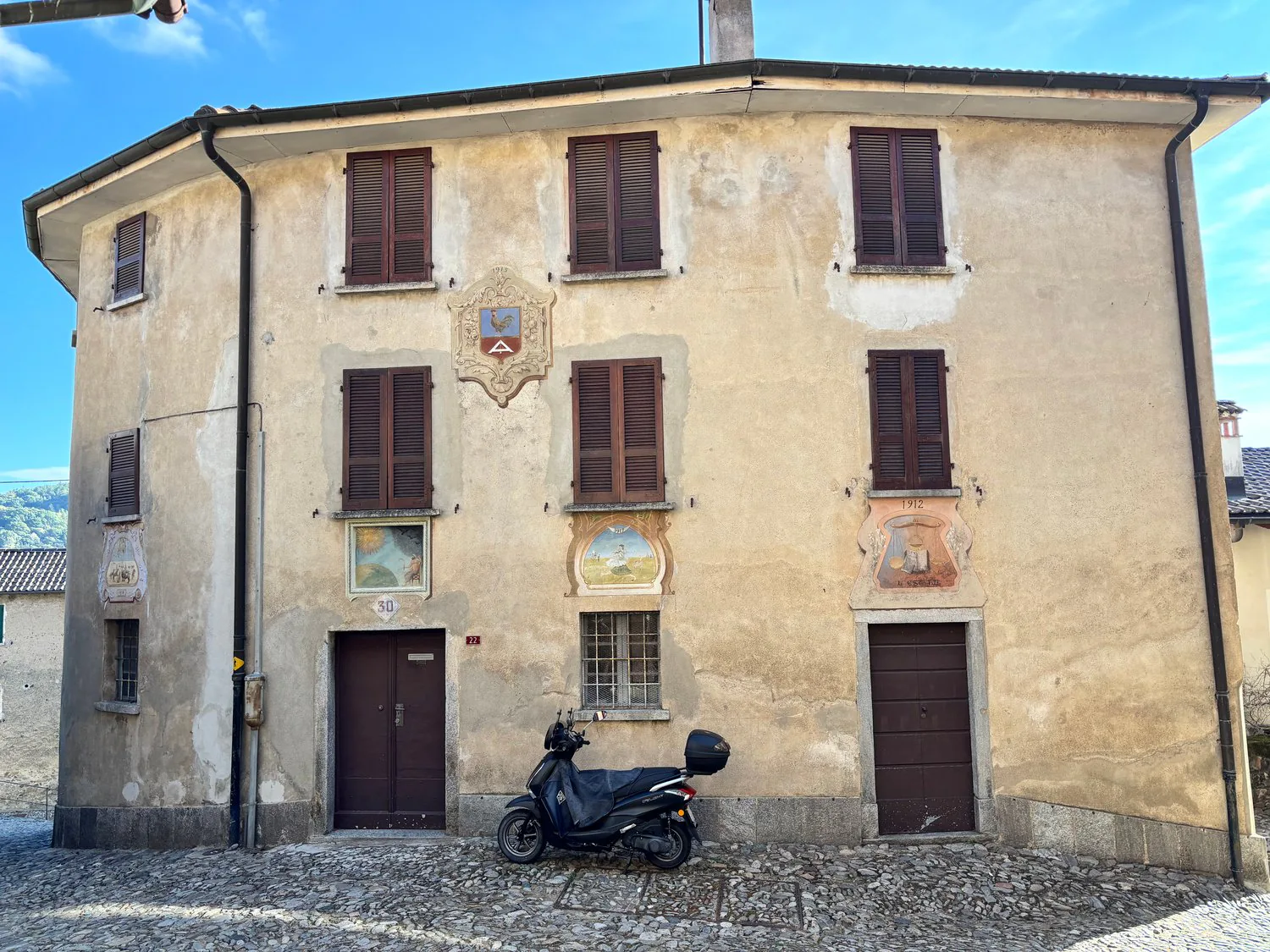 Casa plurifamiliare storica a Breno, Luganese – 9.5 locali su 3 piani