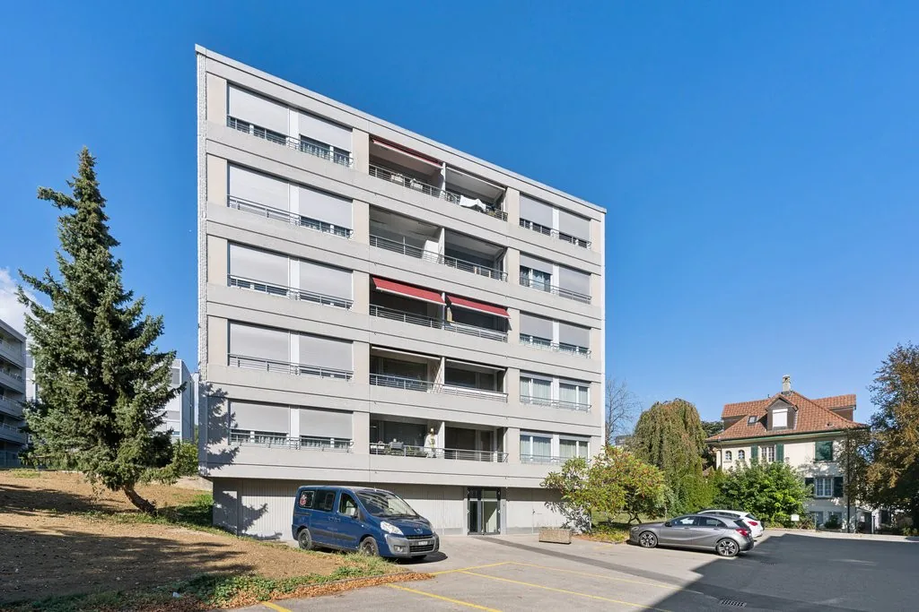 Pretty apartment close to shops and public transportation