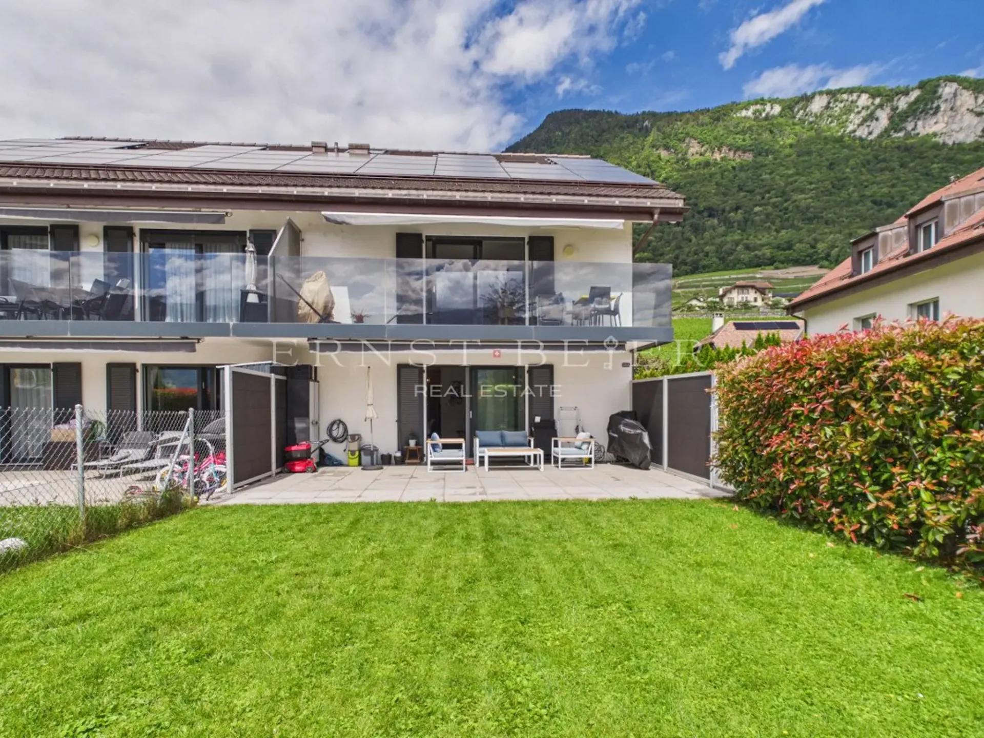 EXKLUSIVITÄT - 3.5-Zimmer-Wohnung, eigener Garten und freie Sicht