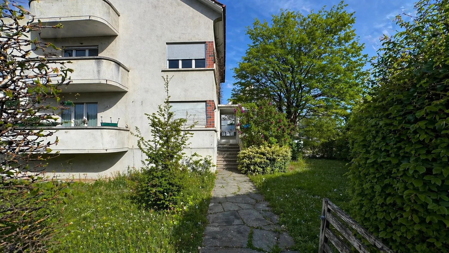 Charmante 3-Zimmer-Dachgeschosswohnung mit zwei Balkonen