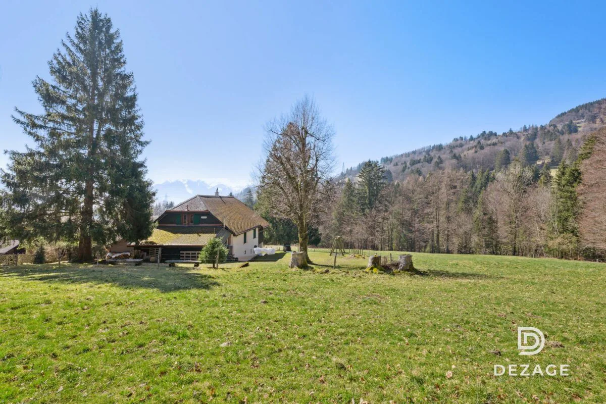 Authentic 1911 Chalet in a Paradise Corner - Opportunity for a Residential or Family Project