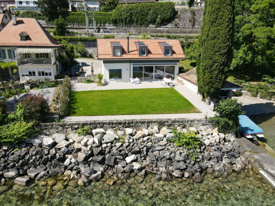Lakefront house in Corsier