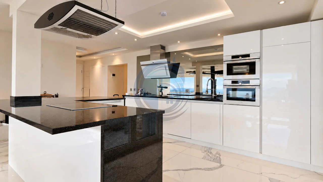 MAGNIFICENT 4.5-ROOM APARTMENT WITH LAKE VIEW