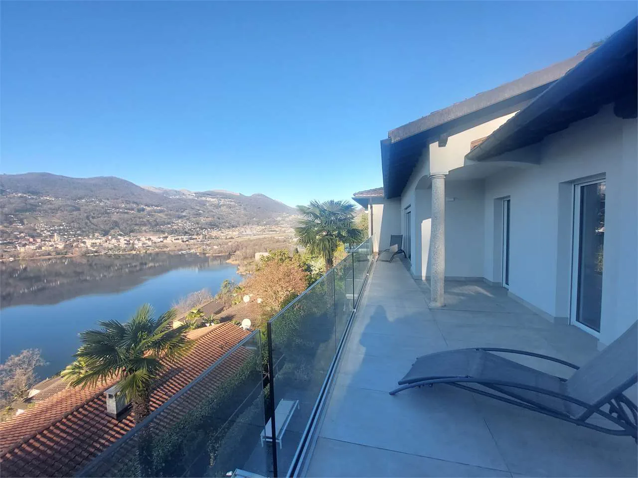 2473_Montagnola, rinnovato 4.5 locali vista lago
