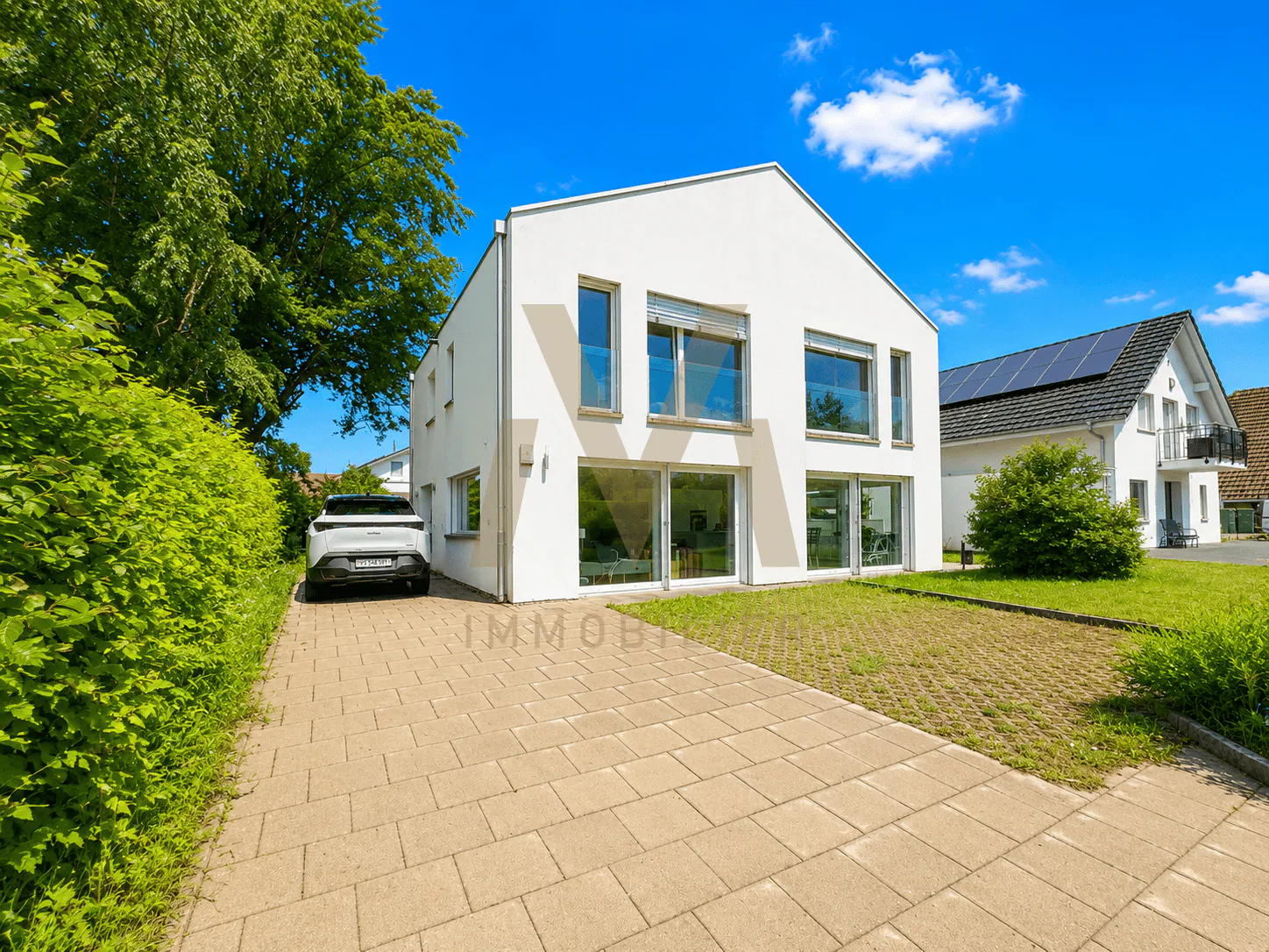 VILLA DER AUSSERGEWÖHNLICHKEIT AM UFER DER AAR