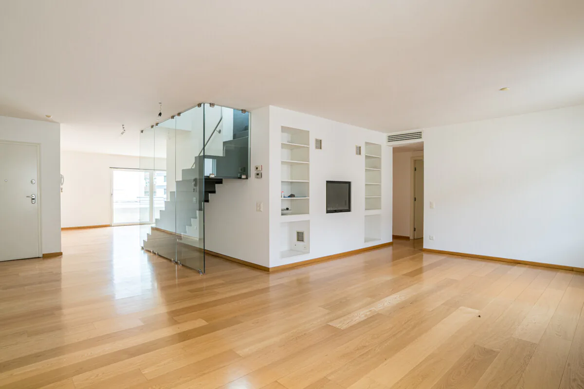CHIASSO ZONE PIÉTONNE ELEGANT ATTICO AVEC TERRASSE SOLARIUM ET PARKING