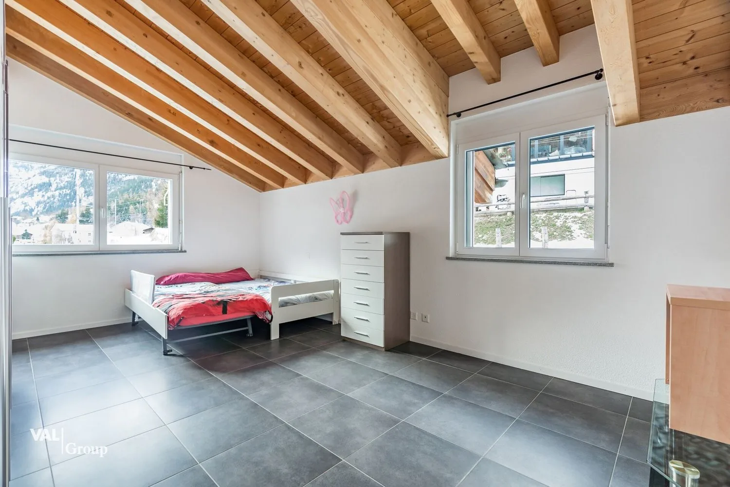 Duplex spacieux avec charme et cheminée