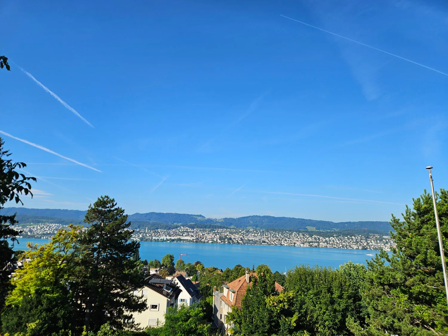 Terreno da sogno con vista sul lago a Erlenbach ZH – 1'000 m² disponibile immediatamente