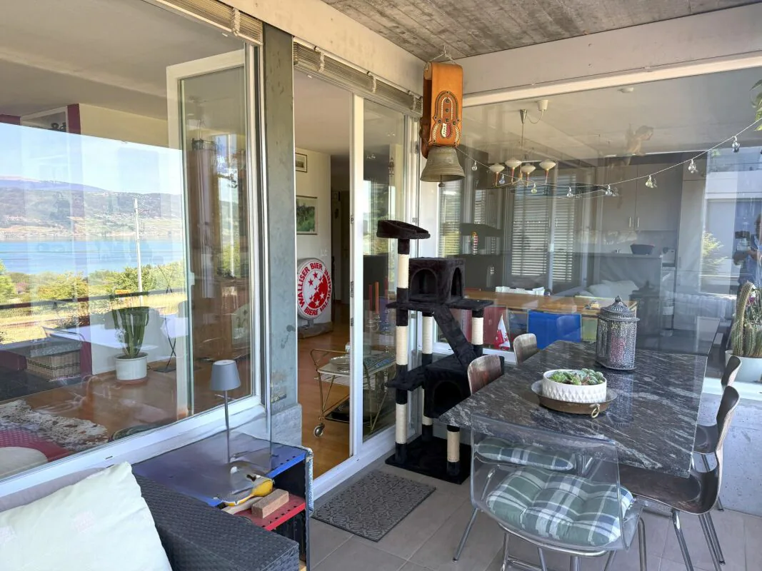 4.5-Zimmer-Wohnung mit viel Seesicht und oberhalb der Hauptstrasse