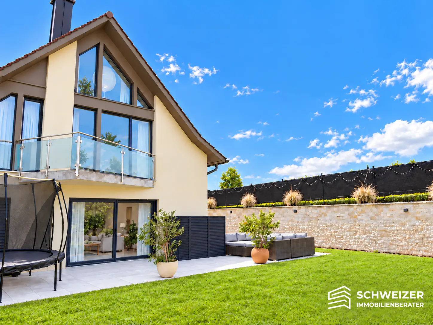 Exclusive living comfort with a dreamy garden ambiance