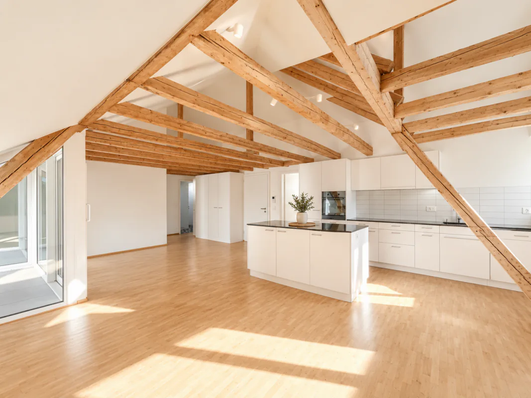 Moderne Dachwohnung mit Loggia an zentraler Lage