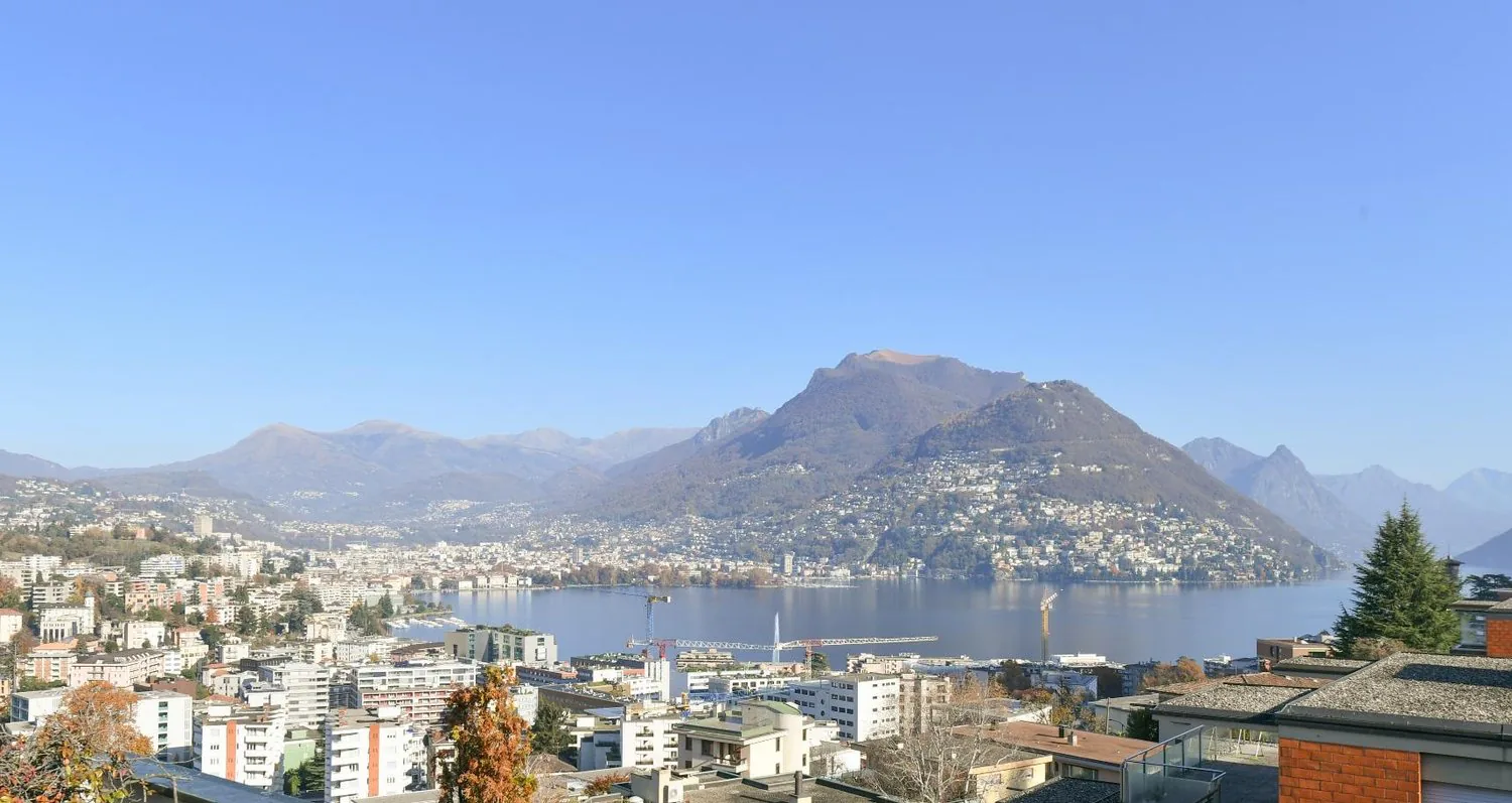 Penthouse in Paradise with 360° lake view and large terrace