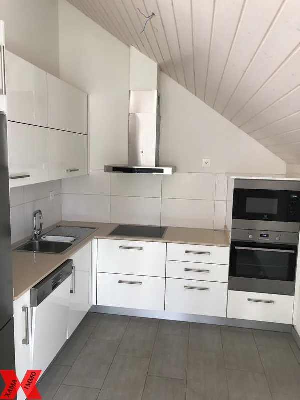 Wohnung mit 4,5 Zimmern im 2. Stock unter dem Dach