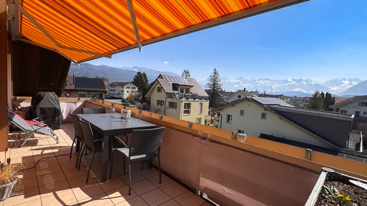 Grosszügig, 6.5 Zimmer, Top-Aussicht, perfekte Lage und 3 Balkone