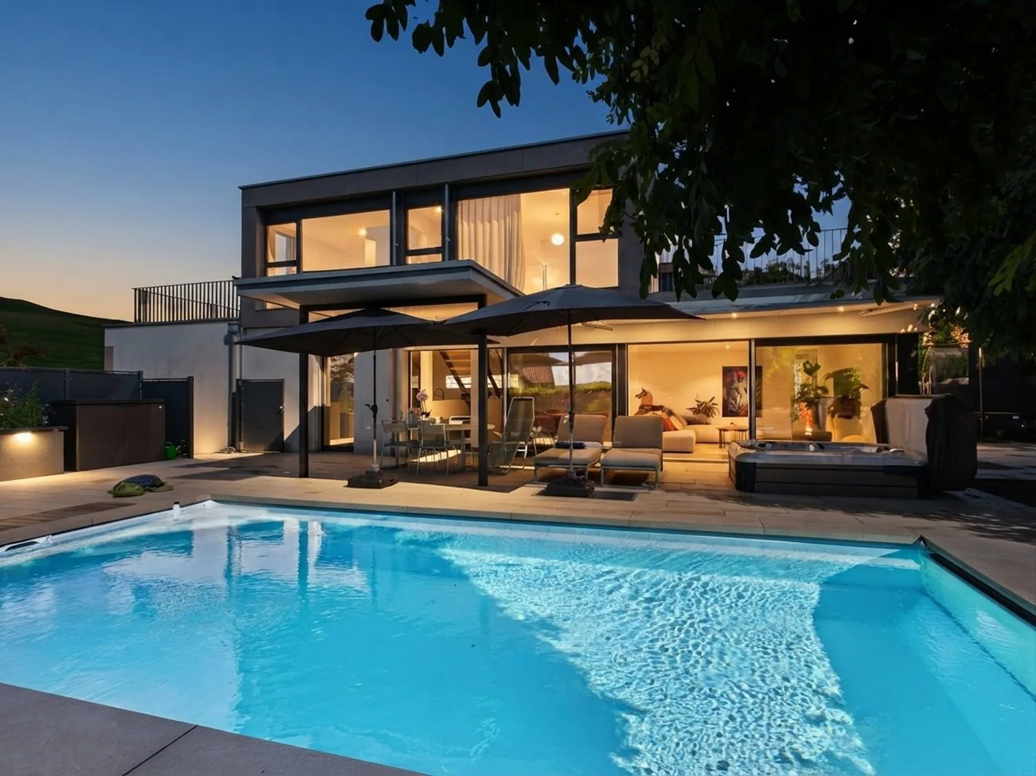 Ein Zuhause, das keine Wünsche offenlässt - Modernes Einfamilienhaus mit Garten und Pool