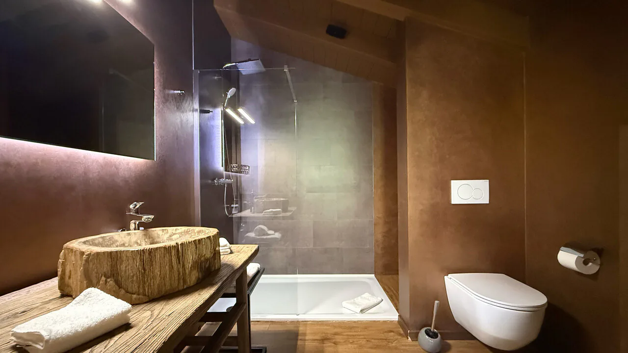 LOC 204 - PALM SPRINGS - ATTIQUE