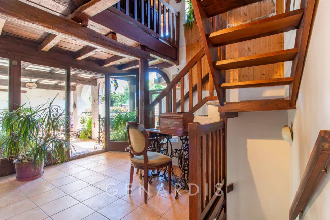 Beautiful 8-room house in Pura with large sunny terrace