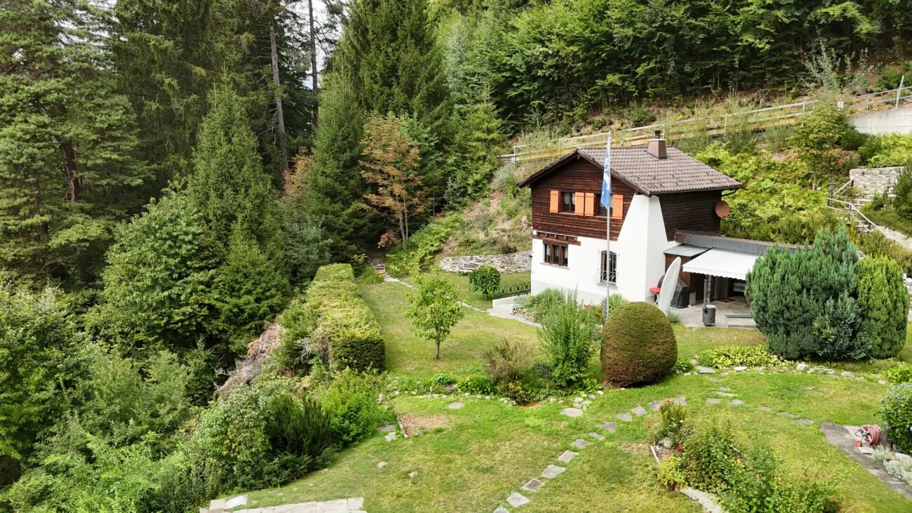 Maison de vacances idyllique dans le verdure