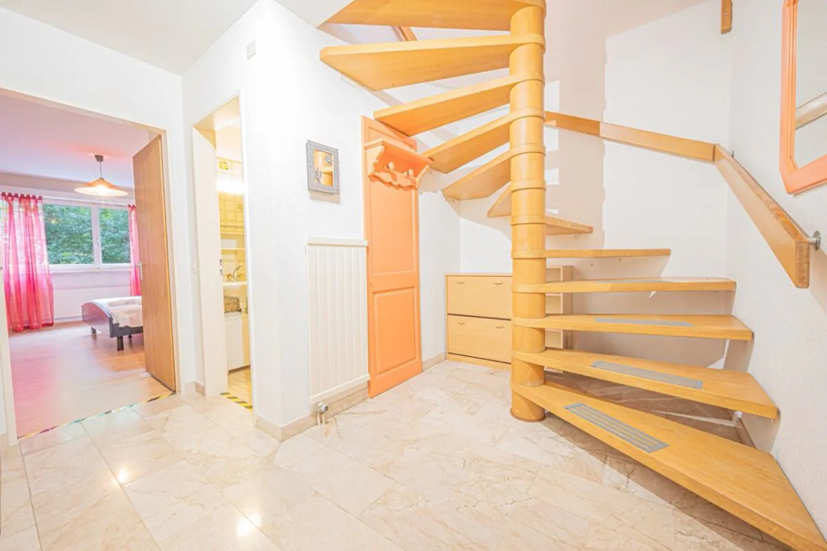 Holiday apartment with private beach in Morcote