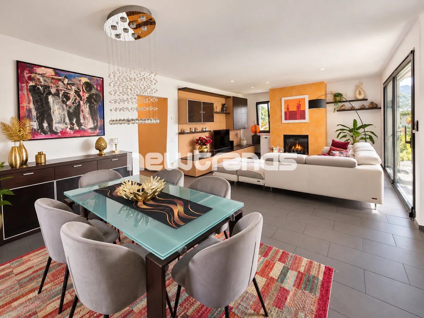 Agno, 4,5 pièces avec terrasse, jardin, jacuzzi, salle de sport privée et local