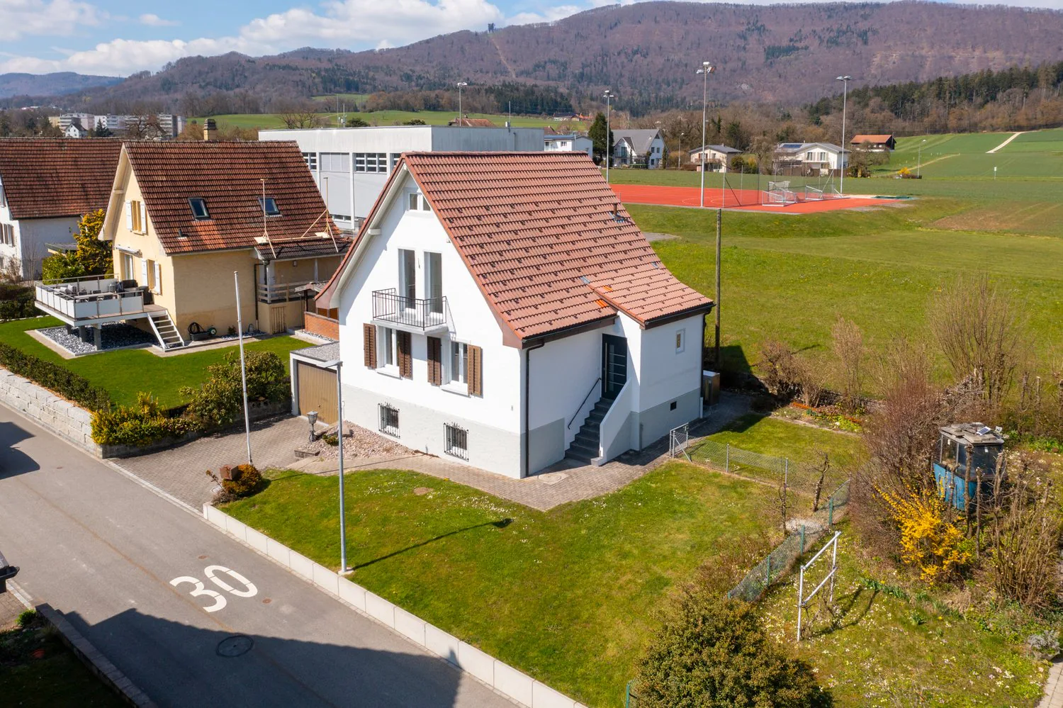 6-Bedroom Single-Family House with Garden and Garage in Winznau