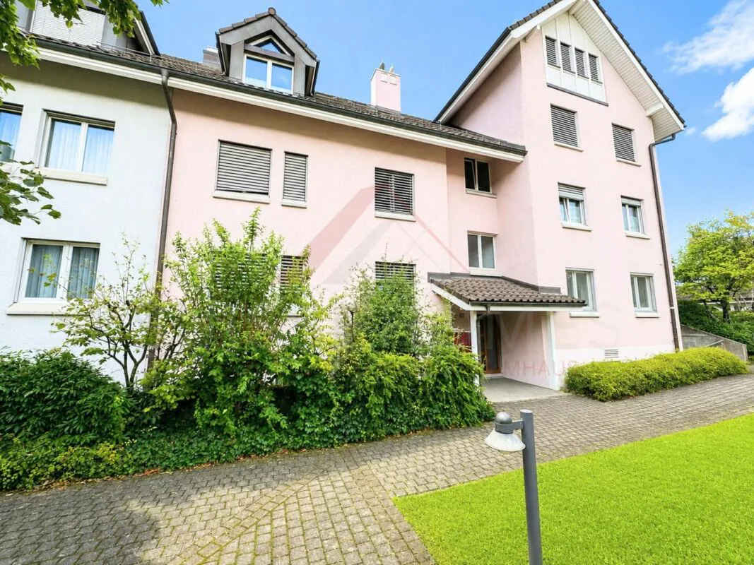 Wohnen auf zwei Ebenen - 4.5-Zimmer-Maisonette mit Galerie & Cheminée