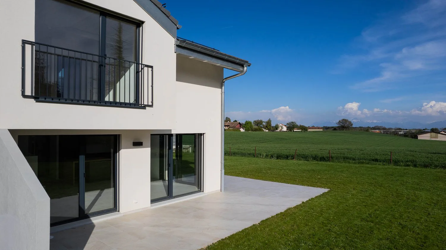 Semi-detached house with 4 bedrooms, magnificent view of the fields and the Alps
