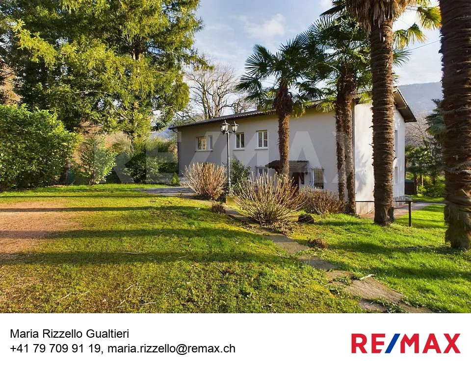 Haus mit Park, Pool, Garten, Garage und Wald