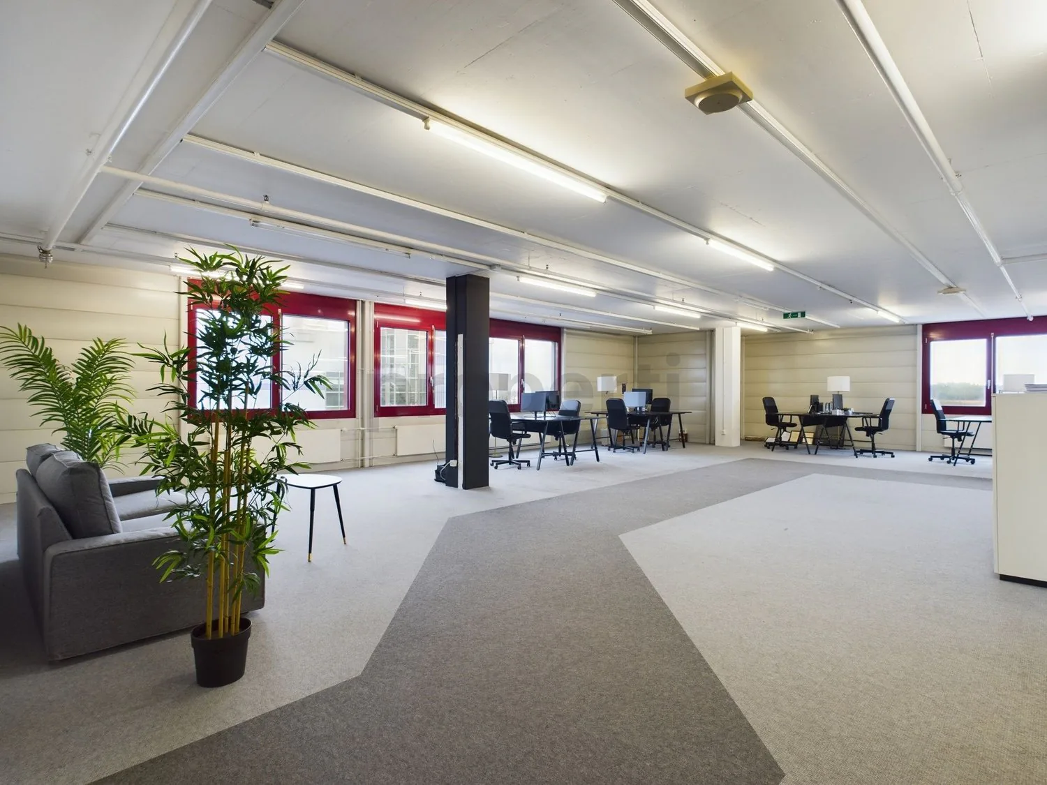 Espace de bureau spacieux et moderne à Zollikofen